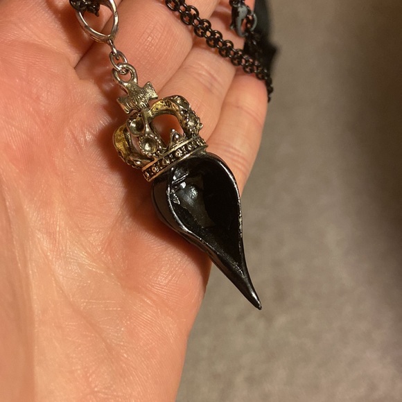 **SOLD** Raven Skull Necklace - Picture 5 of 6
